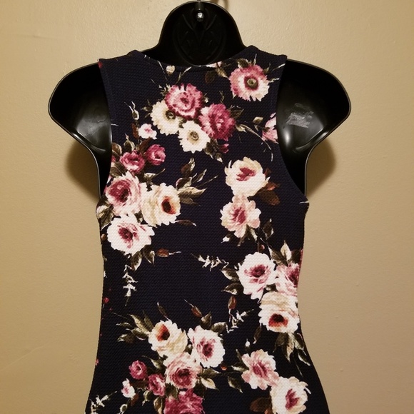 Dress - Picture 2 of 5